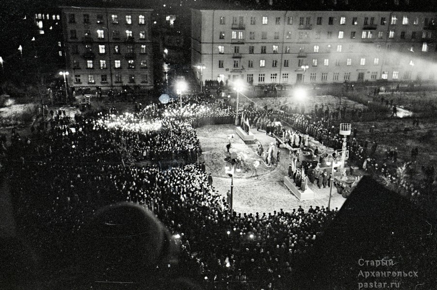Факельное шествие в Архангельске. Предположительно, середина 1960-х годов