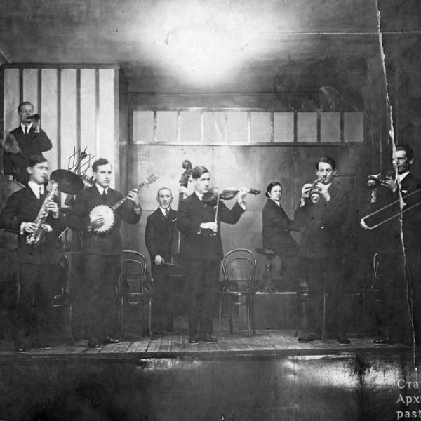 Первый джаз-оркестр области. Кинотеатр Эдисон. 1932 год