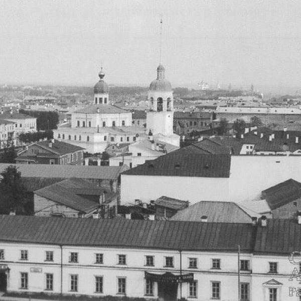 Вид с Троицкого собора в сторону Поморской