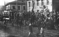 Перекресток Троицкого проспекта и ул. Правды. Бывший дом Дюковой. Фото Бирнова, 1 мая 1928 г.