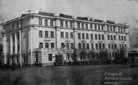 Здание школы № 19 им. М. В. Ломоносова. (Построено в 1935 г.)
