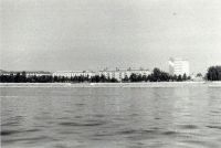Вид с реки на Набережную в районе ул. Урицкого. 1989 г.