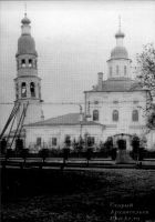 Падающая колокольня Успенской церкви