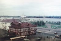 Вид на бывший особняк Беляевского из здания СМП. 1983 год