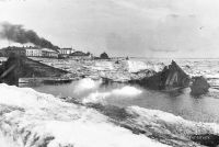 Вид на угол Набережной и Урицкого во время ледохода