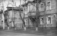 Дома 52 (и 53?) на набережной имени Ленина. Начало 1980-х годов