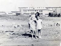 На фоне двора школы №26. Август 1967 года