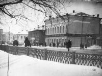 Вид из сквера за Драматическим Театром на старое здание ресторана 'Полярный'. Ориентировочно 1962-72гг.