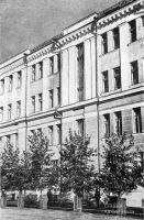 Поликлиника водников (постр. 1938 г.). Фрагмент главного фасада.