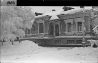 Дом на ул. Попова, 1 зимой. 1986 год.