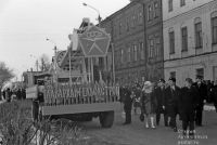 Автомобиль 'Главархангельскстроя' на демонстрации 1 мая 1976 года