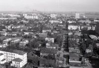 Вид со здания проектных организаций на перекресток К. Либкнехта-Чумбаровка. Август 1976 года
