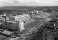 Вид на железнодорожный вокзал с дома № 17 по пр. Дзержинского. Июнь 1976 года