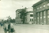 Пр. Павлина Виноградова в районе Главпочтамта. Снимок предположительно сделан в 1950 году.