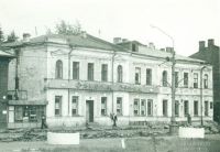 Дом №32 по пр. П. Виноградова. Снимок сделан, предположительно, в период 1974-1980 г.