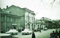 Здание Комиссионного магазина на проспекте Павлина Виноградова. Фото сделаны предположительно в период 1962-1974 гг.