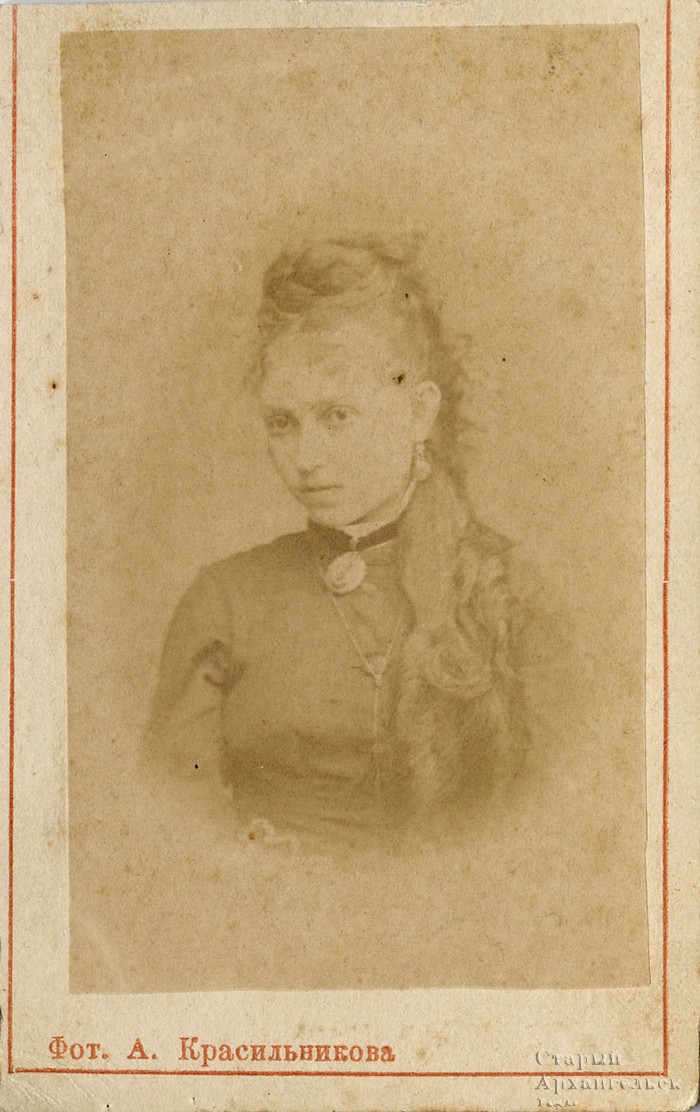 Портрет девушки с длинными волосами. 1890-е г.