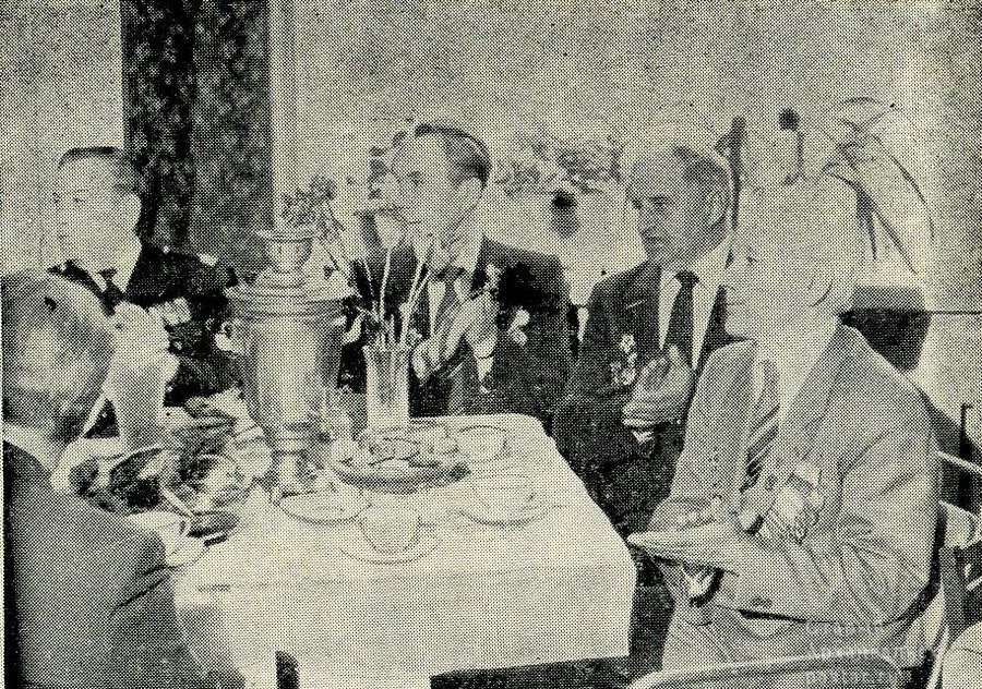 Павлов Л. Ф. (крайний справа) — отличник просвещения СССР, ветеран войны — учитель физики