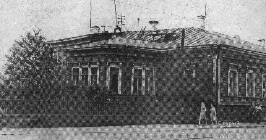 дом № 93 на проспект Павлина Виноградова находился напротив входа на стадион "Динамо"