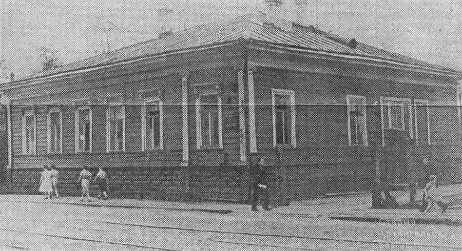 дом № 93 на проспект Павлина Виноградова находился напротив входа на стадион "Динамо"