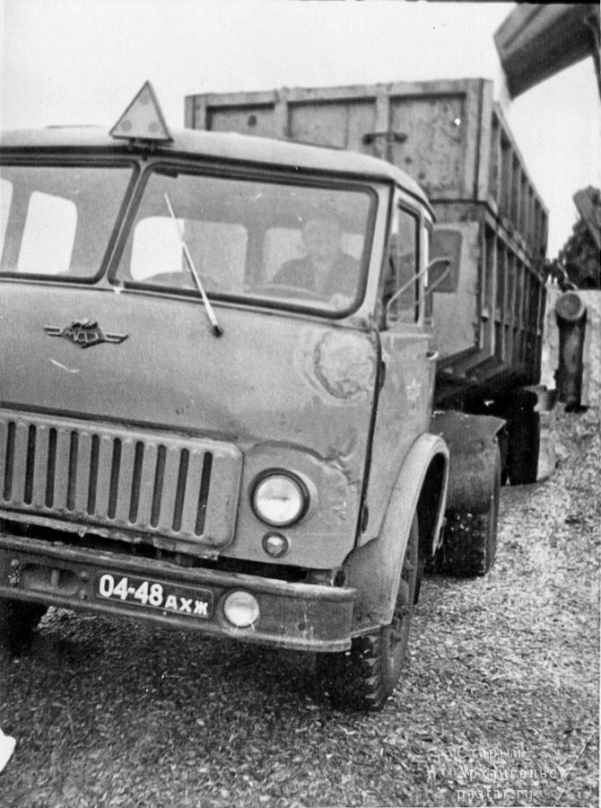 Автомобильный номерной знак образца 1958/65 года серии АХЖ