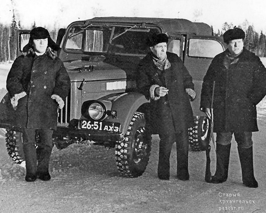 Автомобильный номерной знак образца 1958/65 года серии АХЗ