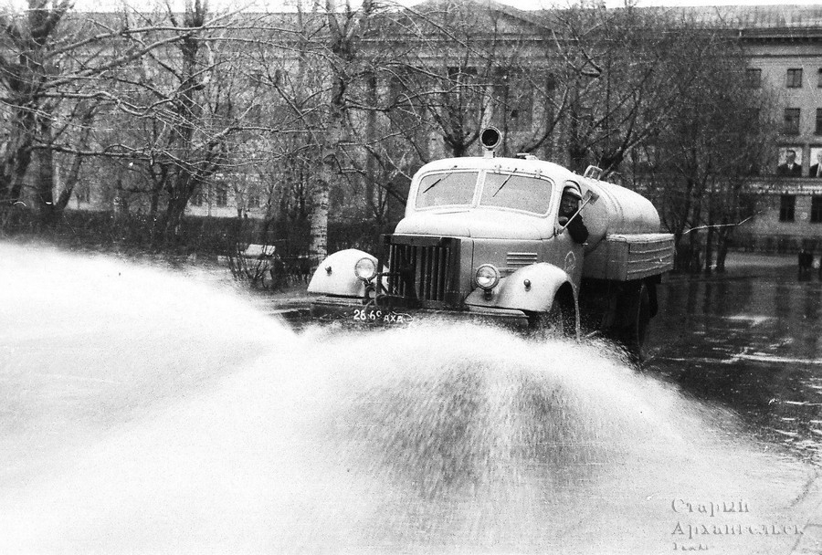 Автомобильный номерной знак образца 1958/65 года серии АХД