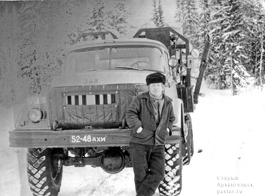 Автомобильный номерной знак образца 1958/65 года серии АХИ