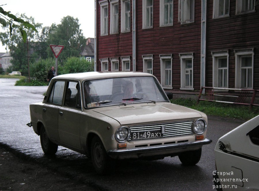 Автомобильный номерной знак образца 1958/65 года серии АХТ