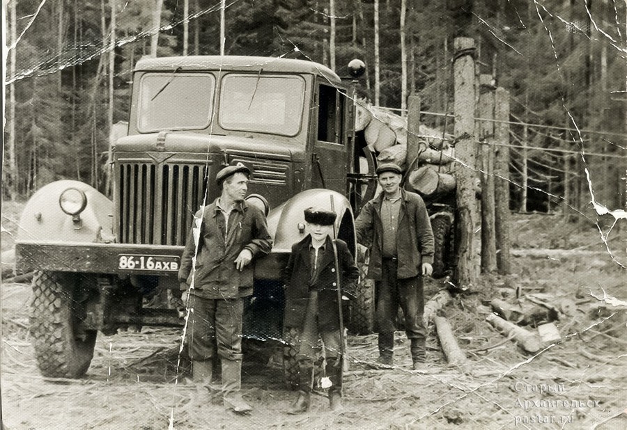 Автомобильный номерной знак образца 1958/65 года серии АХВ