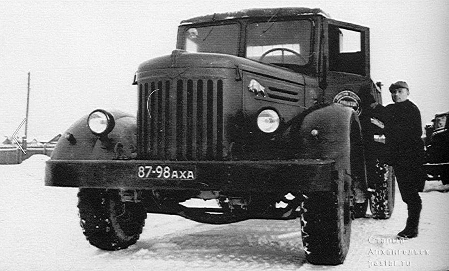 Автомобильный номерной знак образца 1958/65 года серии АХА