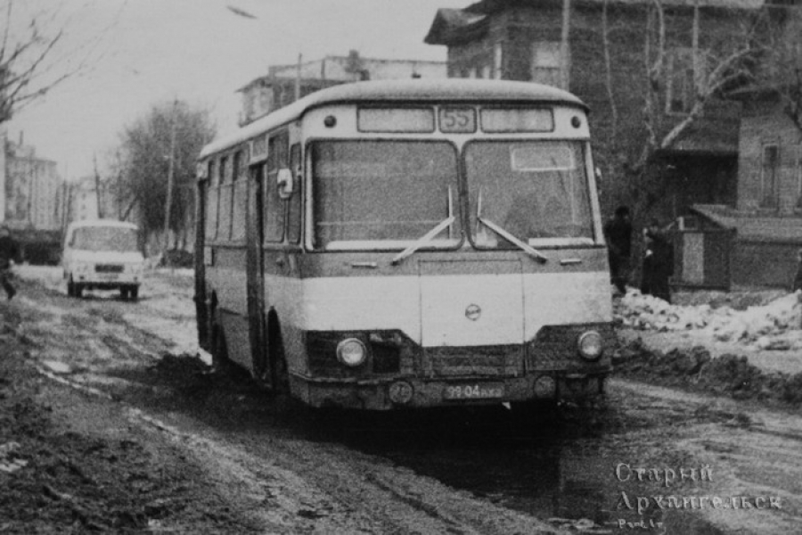 Автомобильный номерной знак образца 1958/65 года серии АХЗ