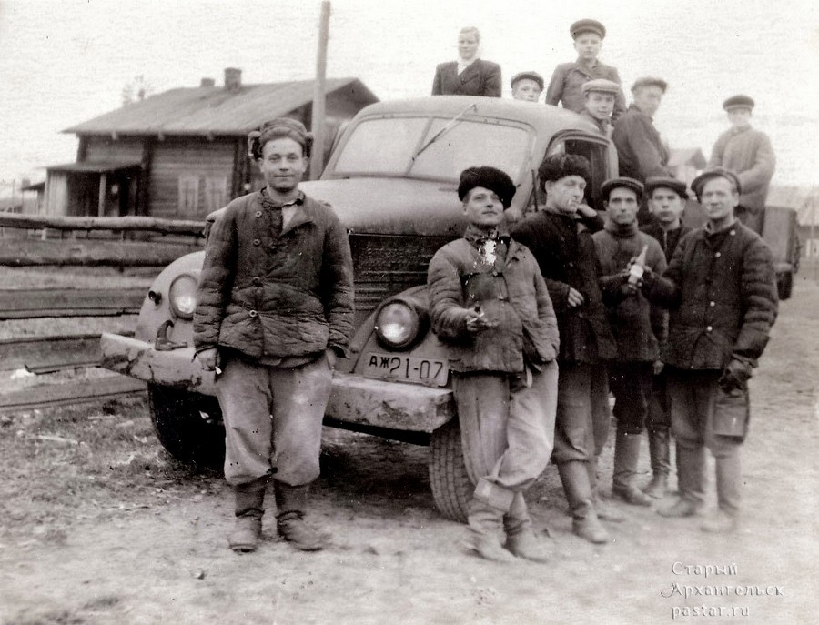 Автомобильный номерной знак образца 1946 года серии АЖ