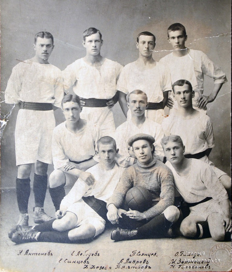 Футбольная команда города Архангельска. Предположительно 1914-1915 гг.