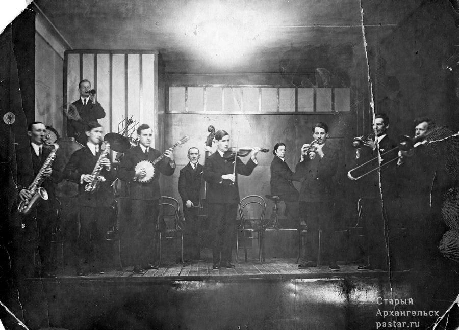 Первый джаз-оркестр области. Кинотеатр Эдисон. 1932 год