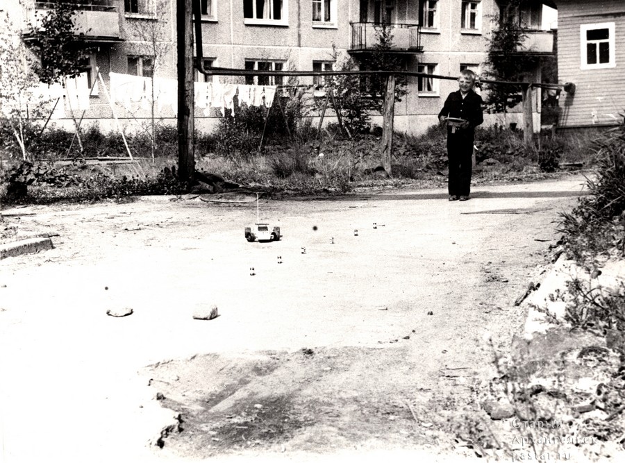 1979 г. Радиоуправляемая машина во дворе ул. Рейдовая, д.5 (лдк-4)