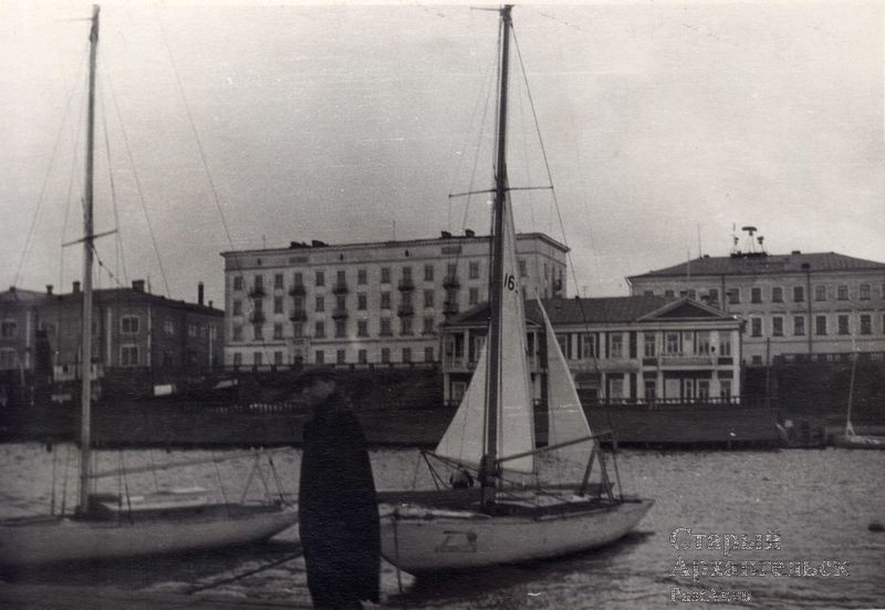 Яхты «Звезда» и «Поиск» в гавани яхт-клуба 1962 г.