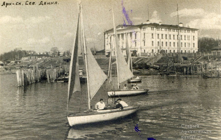 Яхты в районе ул. Садовой.