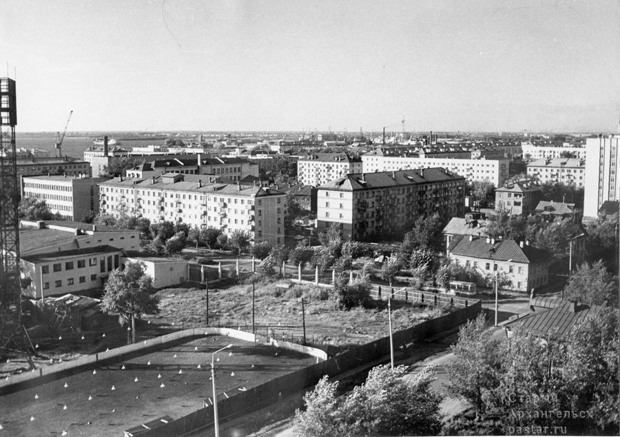 Вид с дома Ломоносова, 206 в сторону ул. Садовой