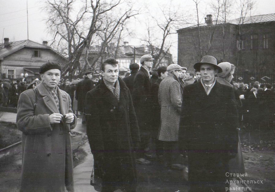 Пересечение Володарского и Чумбаровки. 7 ноября 1961 года.