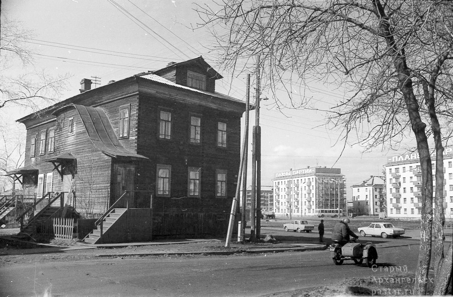 Дом на перекрестке Обводный Канал - Поморская. Май, 1977 года