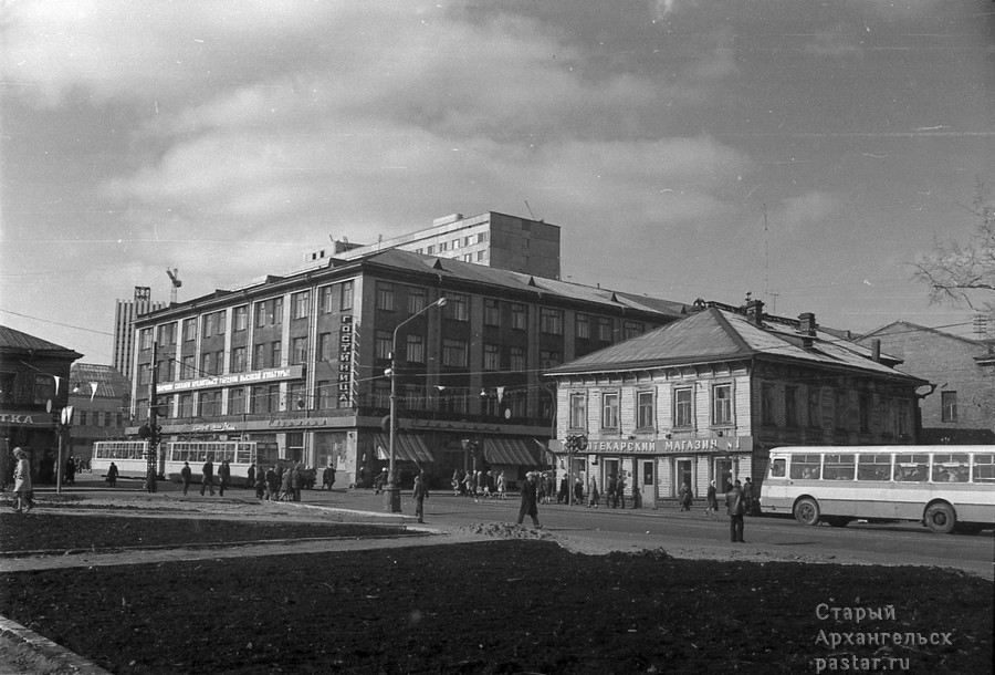 Перекресток пр. П.Виноградова и ул. Поморской. Май 1977 года