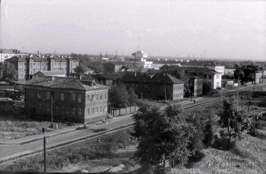 Вид на ул. Выучейского со здания отдела кадров СМП. Июль 1978 года.
