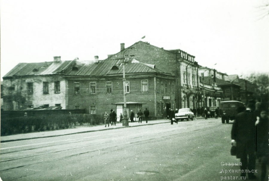 Здание Комиссионного магазина на проспекте Павлина Виноградова