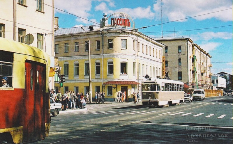 26. Вагоны РВЗ-6М2 маршрута № 3 на пр. Троицком возле ул. Карла Либкнехта. 2002 год.