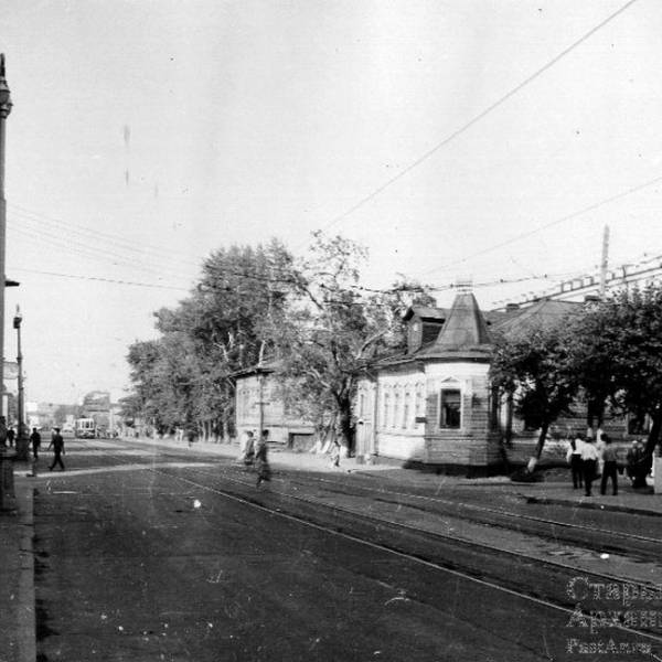 Перекресток пр. П.Виноградова и ул. Садовая в 1960-х г