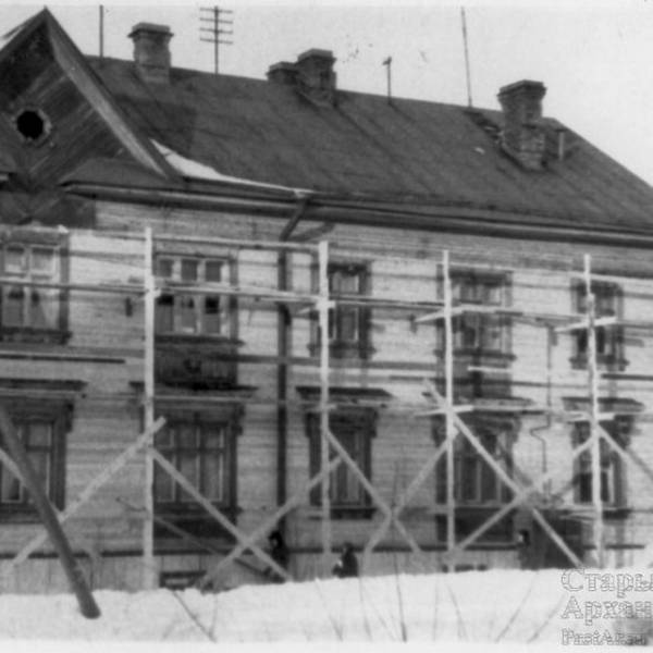 Выучейского, 58 (пер.Водников, 12)