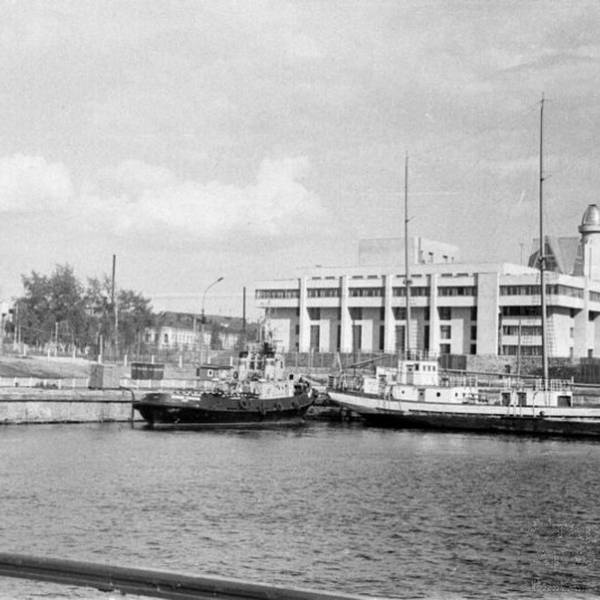 Дворец Пионеров. Шхуна 'Запад' на Красной пристани