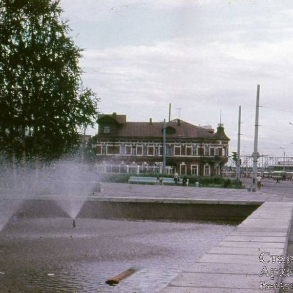 Фонтан у Дворца спорта