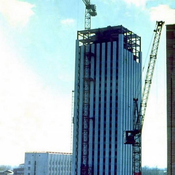 Строящаяся высотка. 1976 год